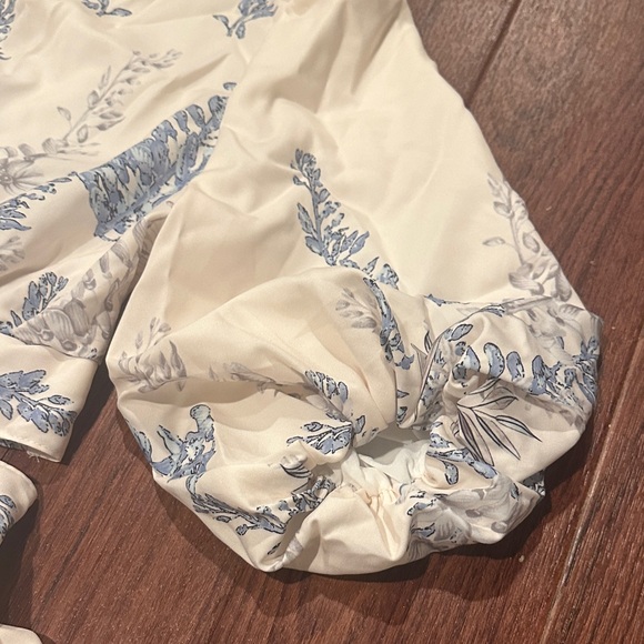 SHEIN Cream and Blue Floral Dress - Picture 3 of 10